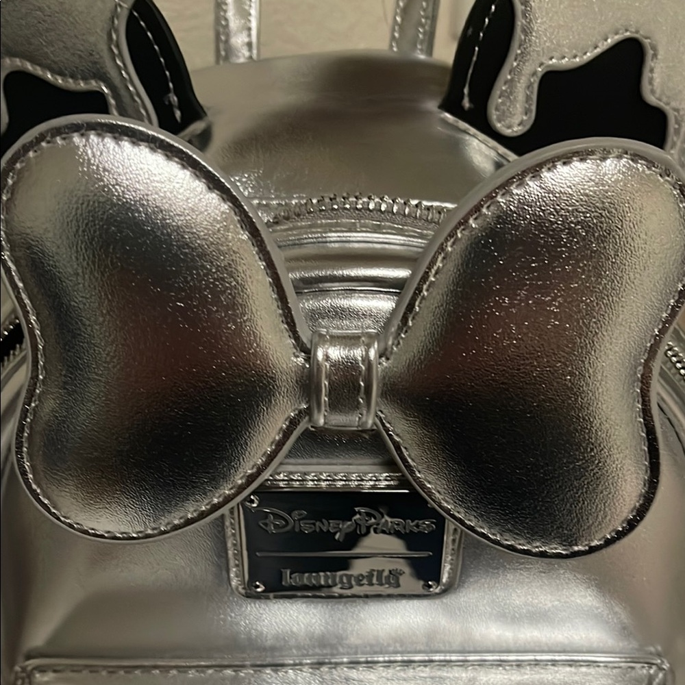 Loungefly Silver Minnie Mouse Backpack with Metallic Finish 100 year celebration - Picture 6 of 8